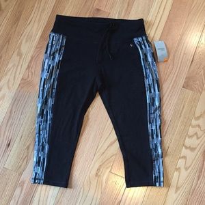 NWT Danskin Now fitted capris